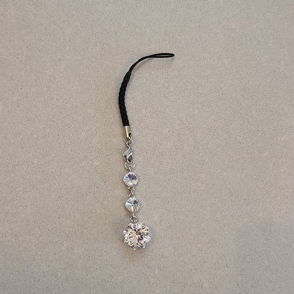 NWOT Rhinestone Phone Charm - Picture 2 of 8